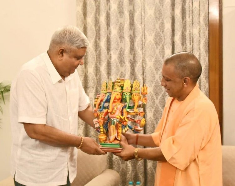 मुख्यमंत्री योगी आदित्यनाथ ने आज राष्ट्रपति श्रीमती द्रौपदी  मुर्मु  से राष्ट्रपति भवन नई दिल्ली में मुलाकात