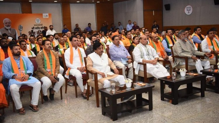 Union Ministers Shri Rajnath Singh, Smt. Nirmala Sitharaman and Shri Jyotiraditya Scindia, General Secretary Shri Dushyant Gautam and senior BJP officials and MPs listened to the Mann Ki Baat program at various places