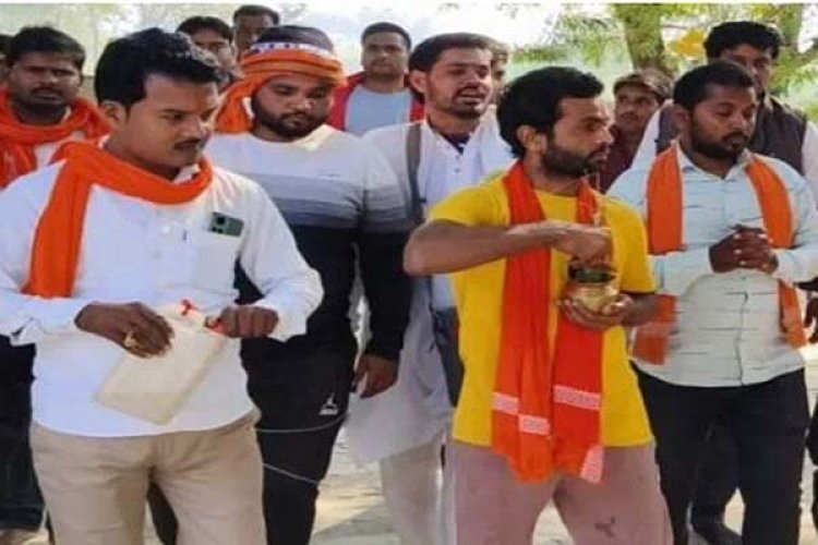 UP: मुस्लिम विधायक के रामकथा में जाने पर मंदिर को गंगा जल से धोया