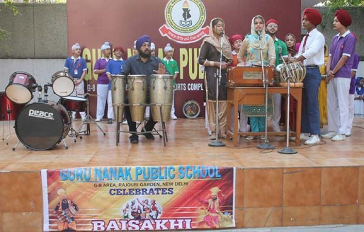 गुरु नानक पब्लिक स्कूल राजौरी गार्डन में बैसाखी का त्यौहार बड़ी धूमधाम से मनाया गया.
